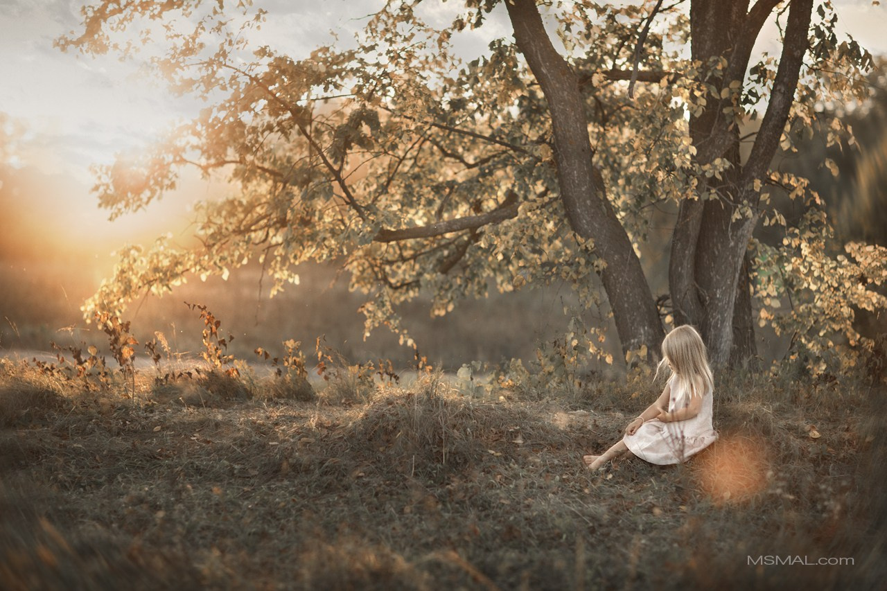 детский портрет, фото ребенка на природе, детская фотосессия, красивая детская фотография, девочка около дерева