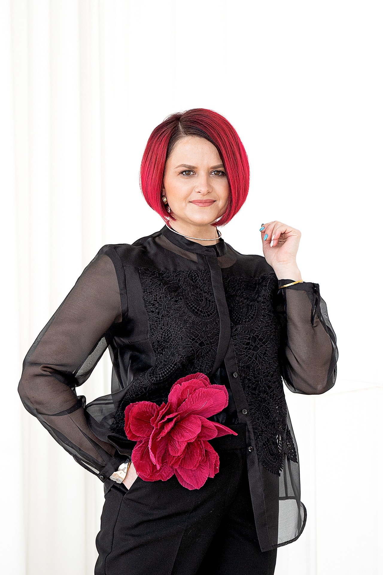 Регина специалист по работе с экспертами. Семейный и женский фотограф, контент фотосессия в Екатеринбурге