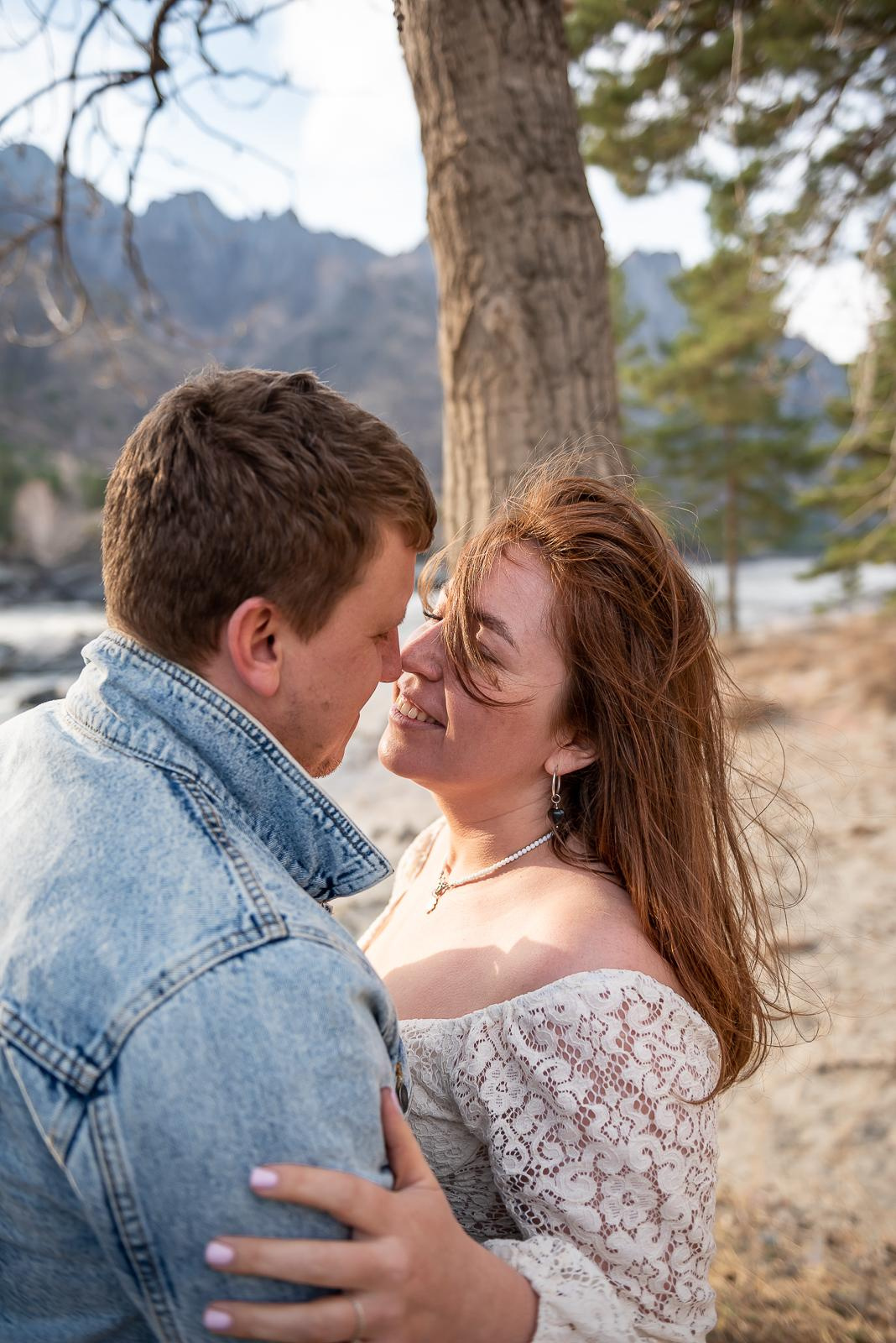 парень, девушка, алтай, гитара, фотосессия на алтае, фотосессия, уличная фотосессия, фотосессия в цветении, съёмка на природе, история любви, цветы, маральник, багульник, весна, фотограф новосибирск, фотосессия в новосибирске, love story, предсвадебная фотосессия, фотосессия для двоих, фотограф в новосибирске, фотосессия в горах, фотосессия у реки, весенняя фотосессия, путешествие на алтай