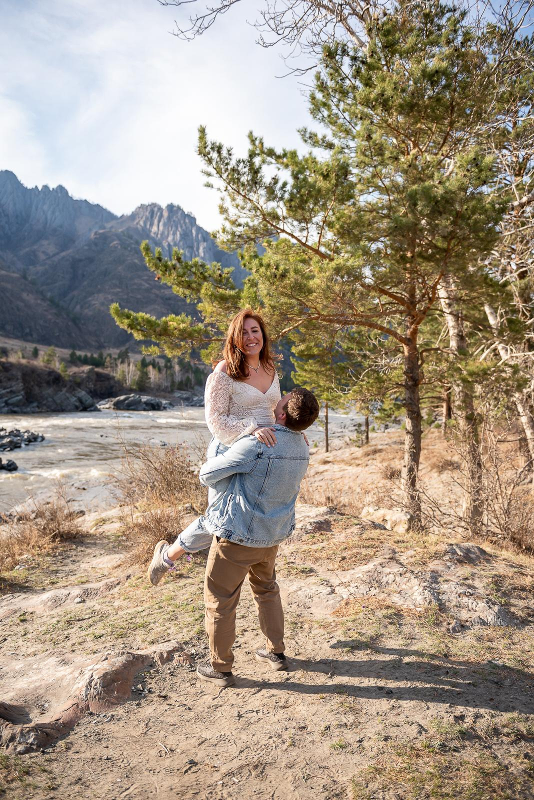 парень, девушка, алтай, гитара, фотосессия на алтае, фотосессия, уличная фотосессия, фотосессия в цветении, съёмка на природе, история любви, цветы, маральник, багульник, весна, фотограф новосибирск, фотосессия в новосибирске, love story, предсвадебная фотосессия, фотосессия для двоих, фотограф в новосибирске, фотосессия в горах, фотосессия у реки, весенняя фотосессия, путешествие на алтай