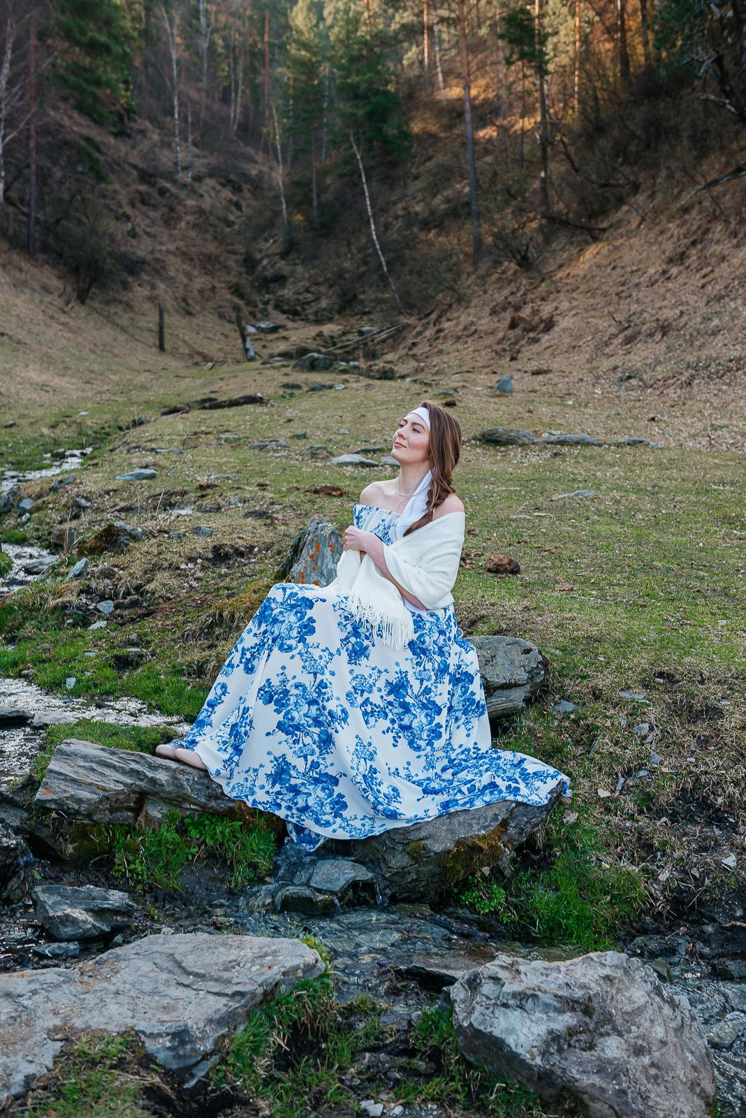 Алтай, ручей, водопад, прялка, козы, горы, утро, рассвет, весна, яблоневый сад, девушка