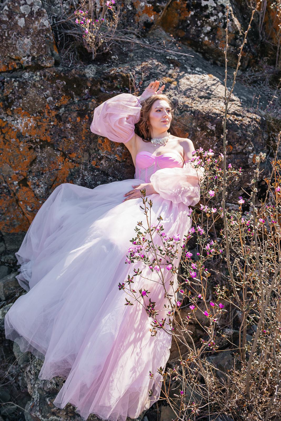 Фотосессия на Алтае, девушка, розовое платье, фотограф, фотограф в новосибирске, фотограф новосибирск, фотосессия новосибирск, заказать фотографа в новосибирске, портретный фотограф новосибирск, женский фотограф новосибирск, фотосессия на природе, фотосессия летом, летняя фотосессия, фотосессия в горах