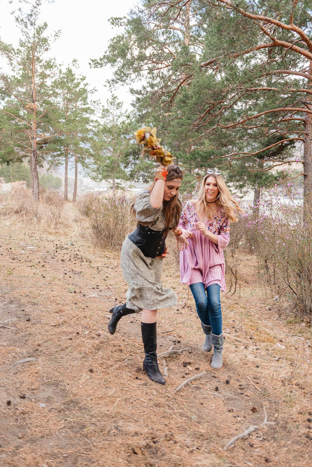 хиппи, свадьба, алтай, природа, свадьба на&nbsp;алтае, свадьба на&nbsp;природе, свадьба летом, девушки, букет невесты