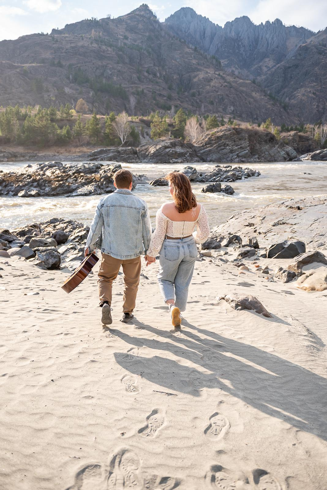 парень, девушка, алтай, гитара, фотосессия на алтае, фотосессия, уличная фотосессия, фотосессия в цветении, съёмка на природе, история любви, цветы, маральник, багульник, весна, фотограф новосибирск, фотосессия в новосибирске, love story, предсвадебная фотосессия, фотосессия для двоих, фотограф в новосибирске, фотосессия в горах, фотосессия у реки, весенняя фотосессия, путешествие на алтай, катунь