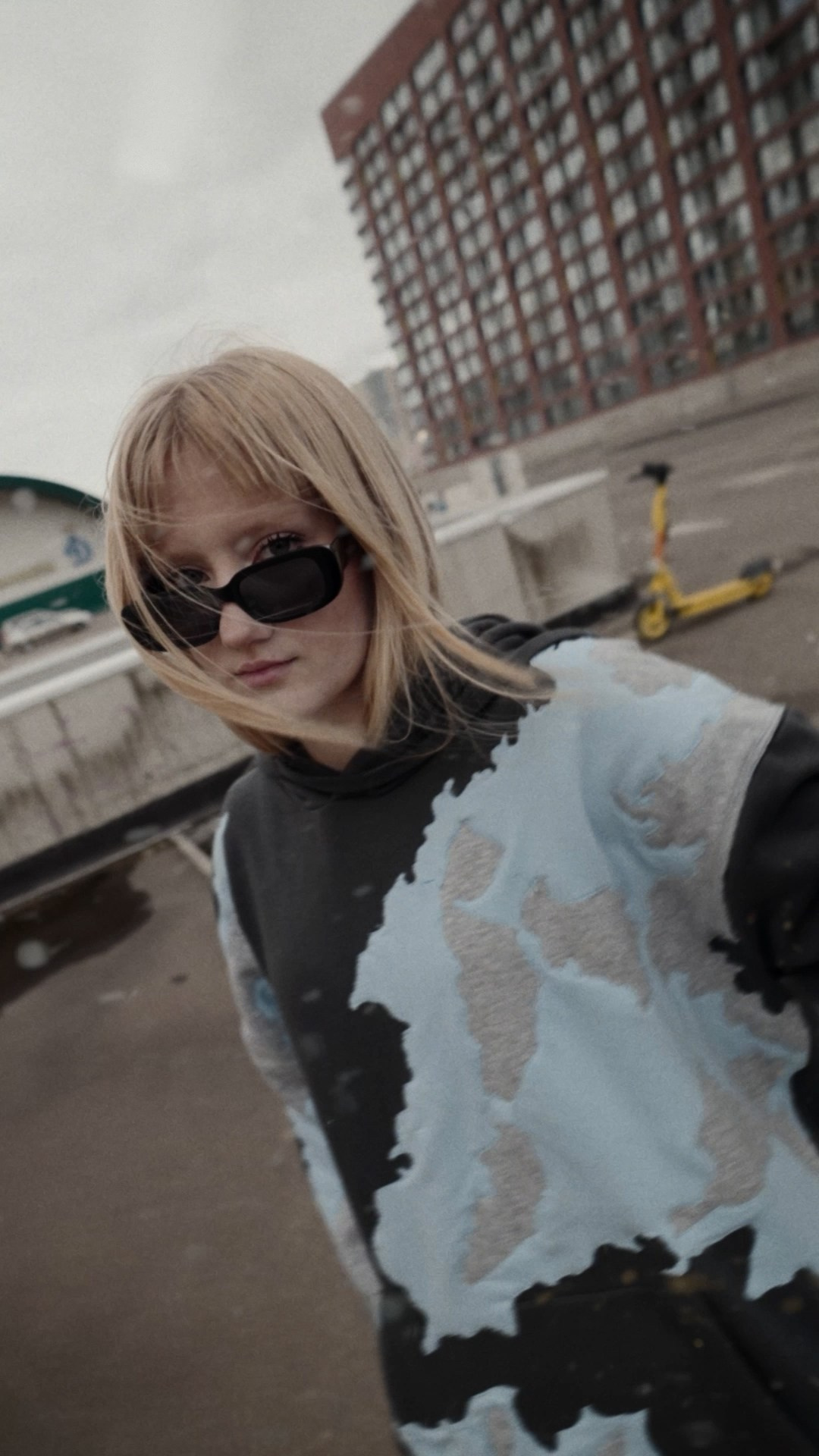 Fashion. Signal Dark Frame