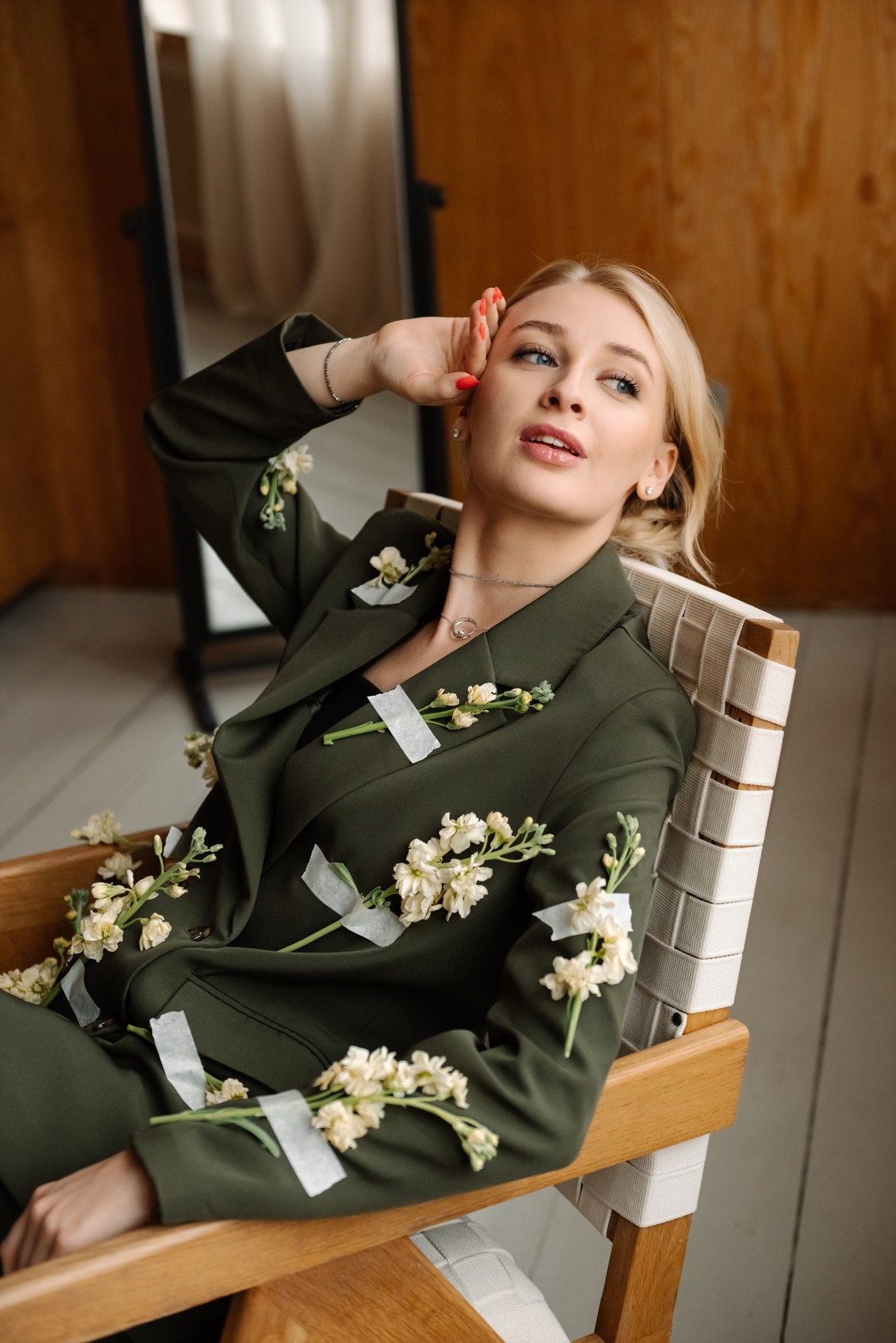 Индивидуальная. Деловой образ с цветами. Свадебный и сеейный фотограф в Санкт-Петербурге Елена Худякова