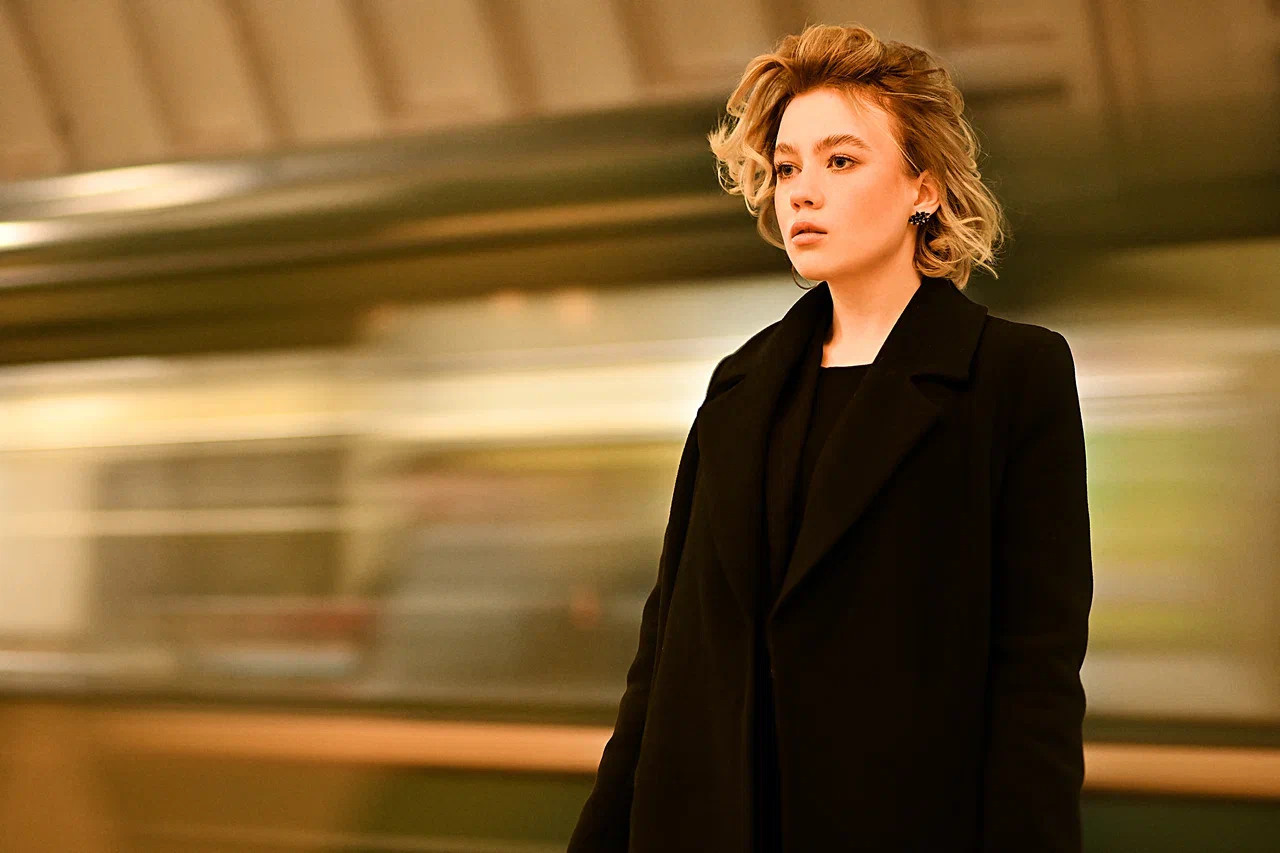 Фото девушки в метро. Фотограф профессиональный Москва Настя Ильина