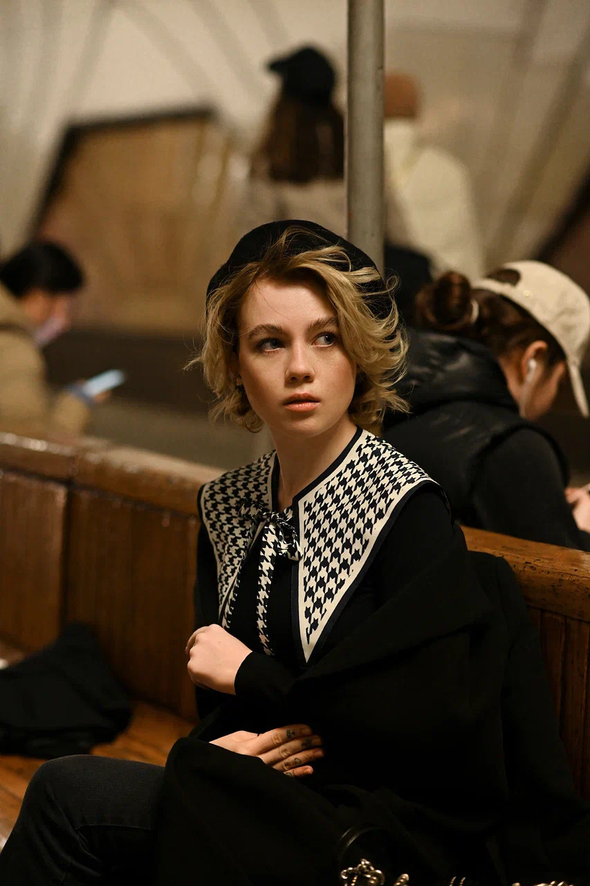 Фото девушки в метро. Фотограф профессиональный Москва Настя Ильина