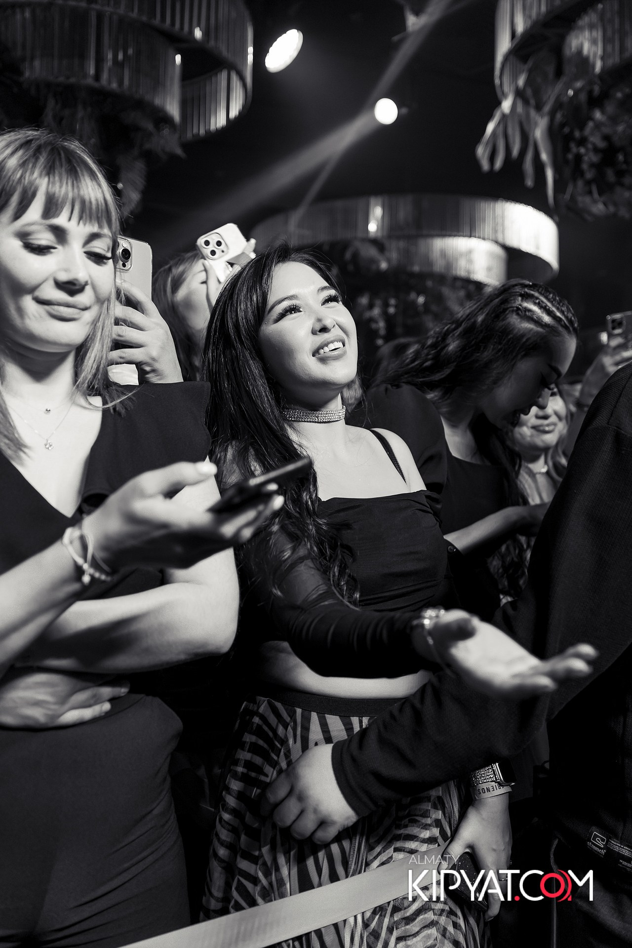 FRIENDS BAR & TERRACE. КИПЯТКОМ АЛМАТЫ!