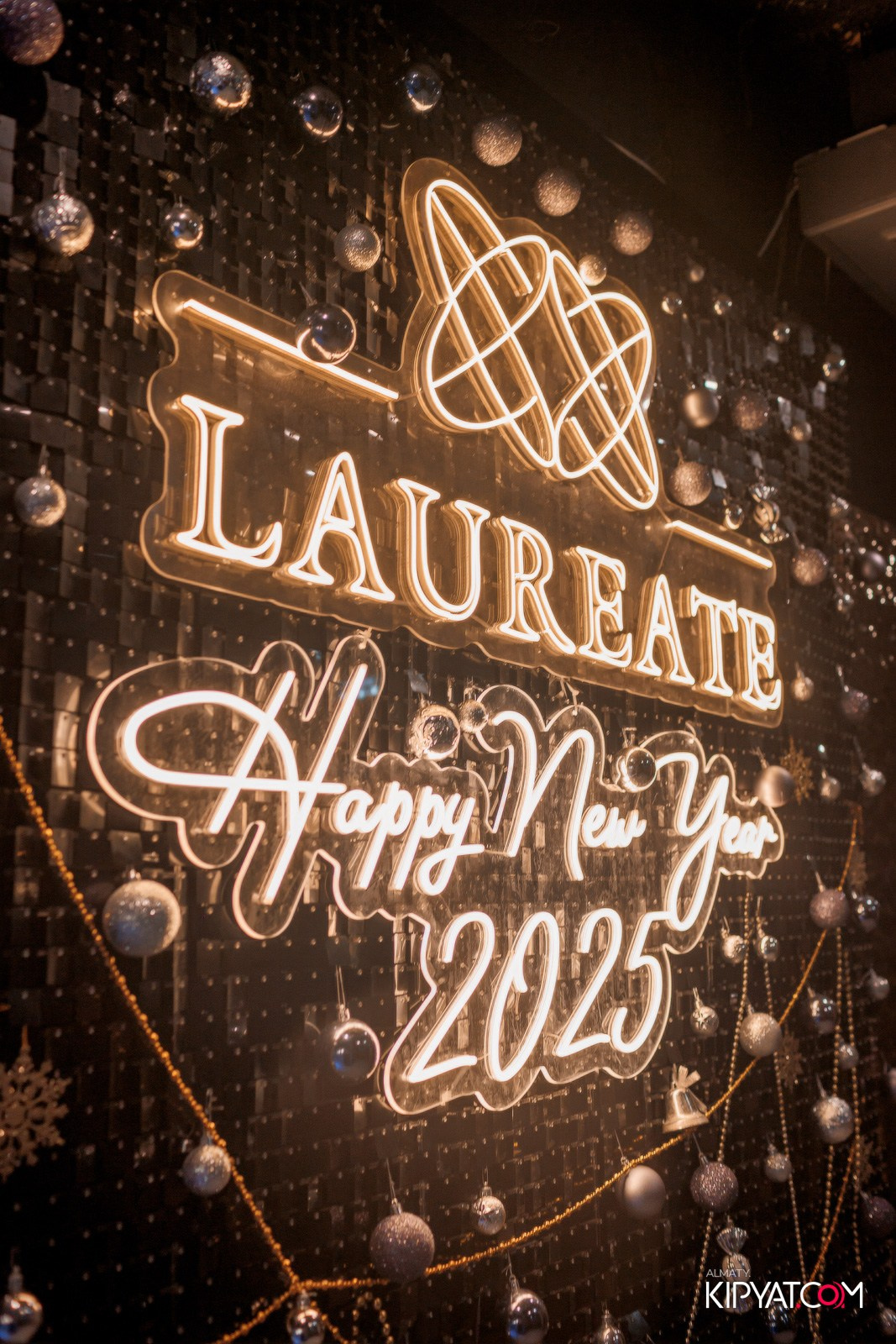 LAUREATE GRAND CAFÉ. КИПЯТКОМ АЛМАТЫ!