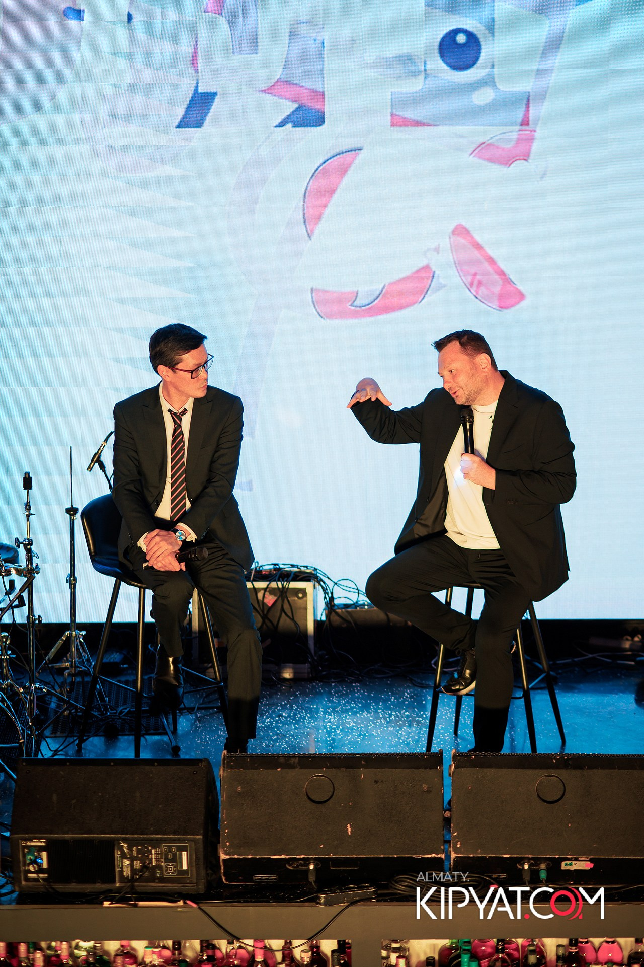 ПРЕЗЕНТАЦИЯ КНИГИ ВИКТОРА ЕЛИСЕЕВА. КИПЯТКОМ АЛМАТЫ!