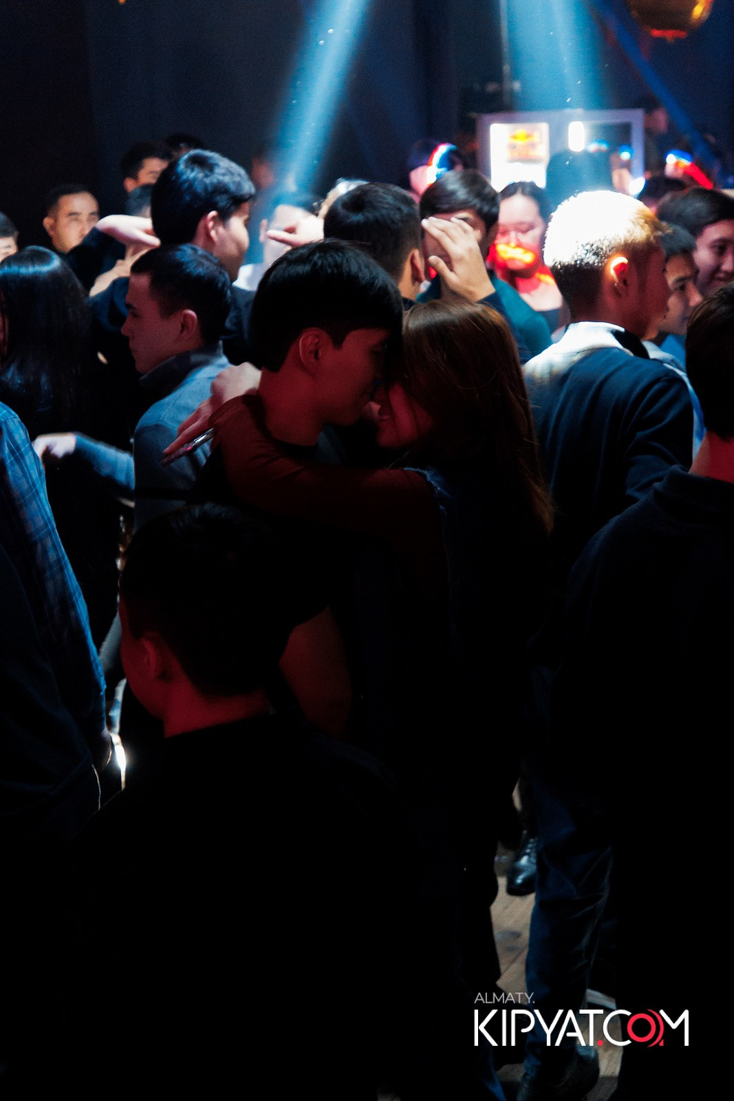 UYAT EMES BAR. КИПЯТКОМ АЛМАТЫ!