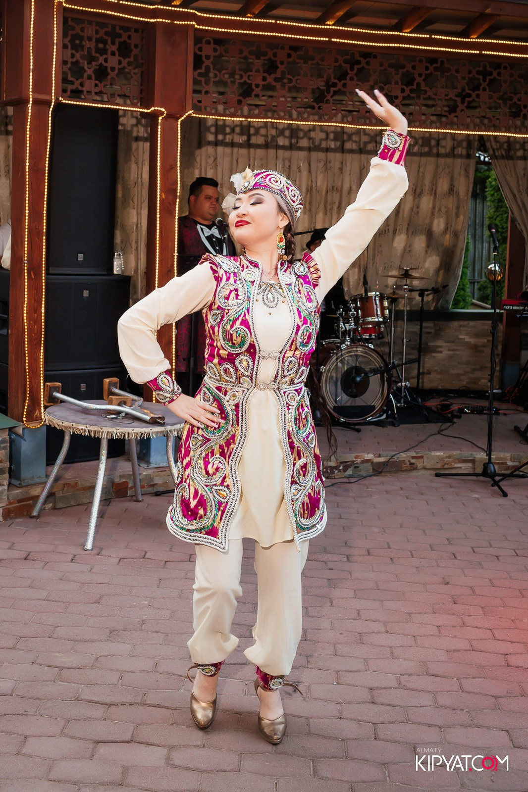 РЕСТОРАН УЧ ЛЯГАН. КИПЯТКОМ АЛМАТЫ!