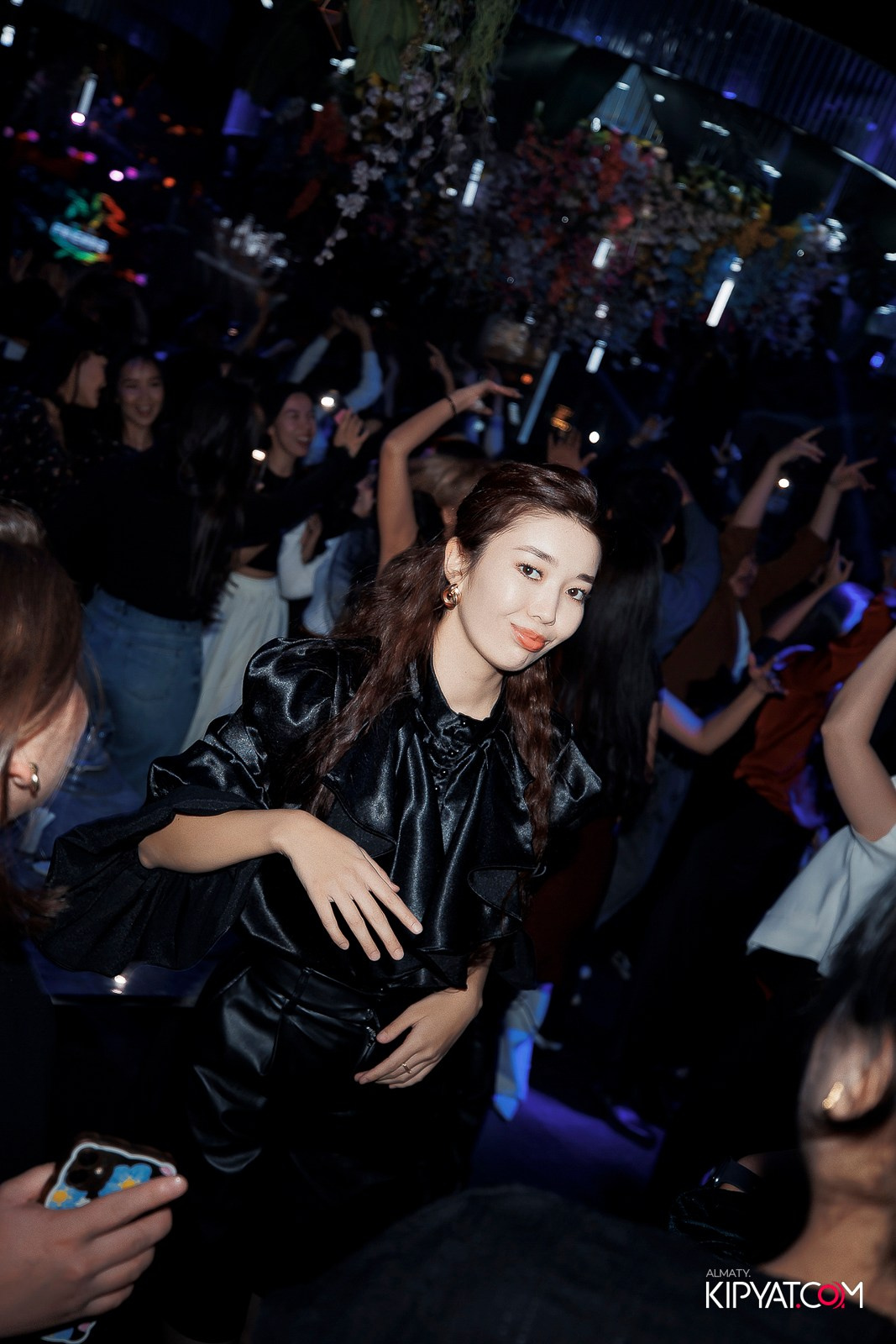 FRIENDS BAR & TERRACE. КИПЯТКОМ АЛМАТЫ!