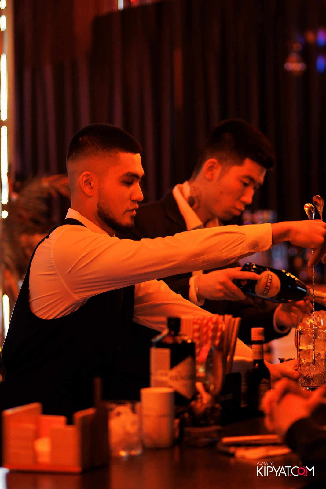 FRIENDS BAR & TERRACE. КИПЯТКОМ АЛМАТЫ!