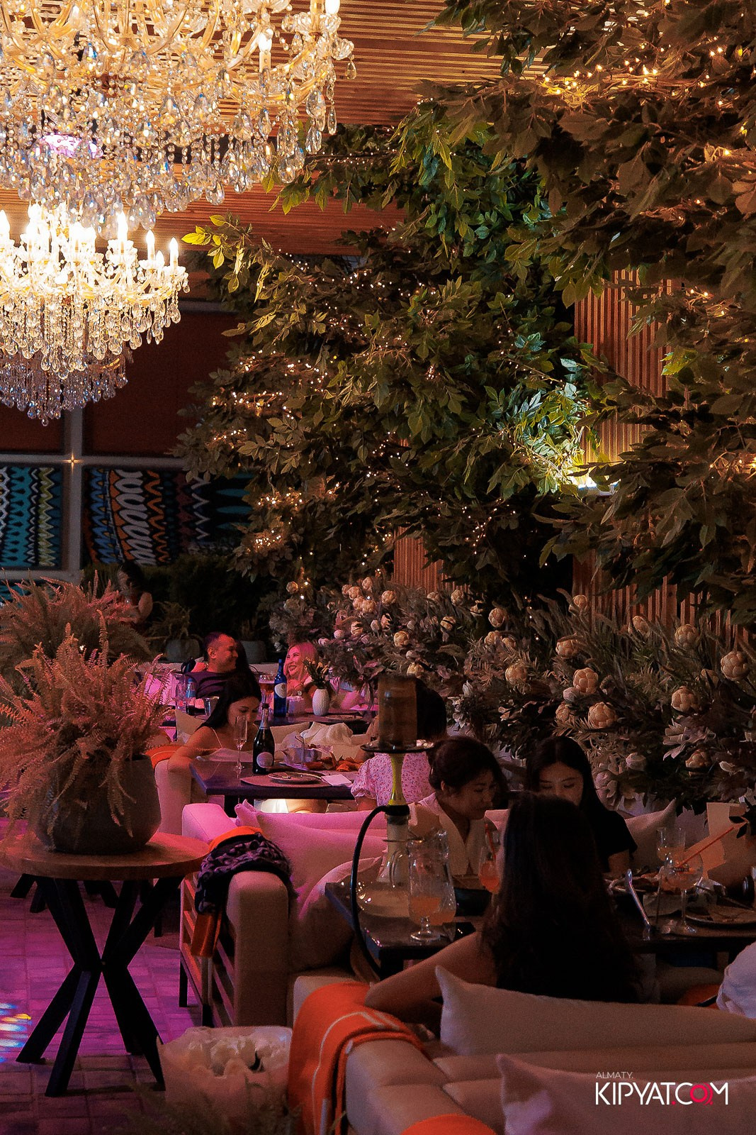 FRIENDS BAR & TERRACE. КИПЯТКОМ АЛМАТЫ!