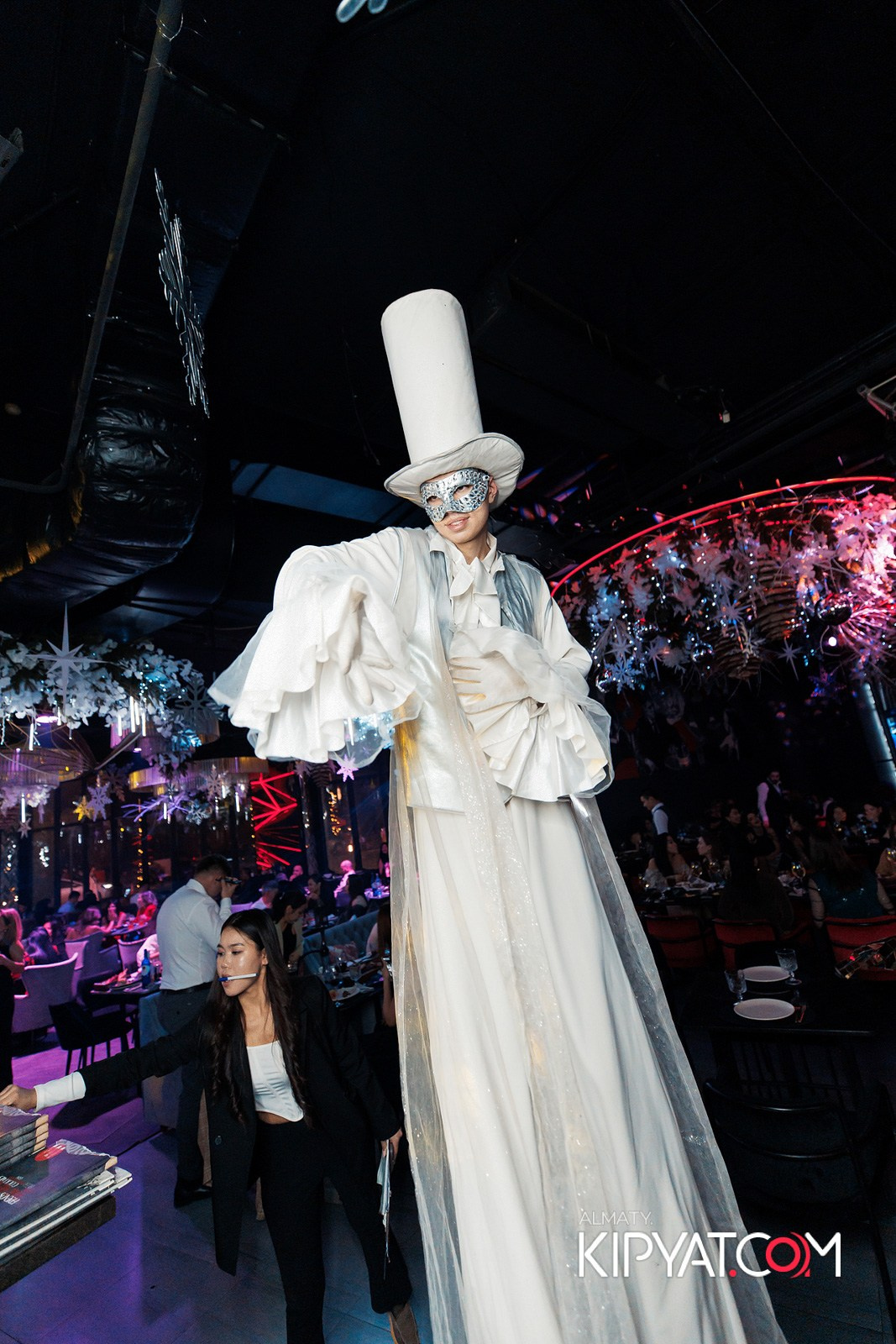 FRIENDS BAR & TERRACE. КИПЯТКОМ АЛМАТЫ!