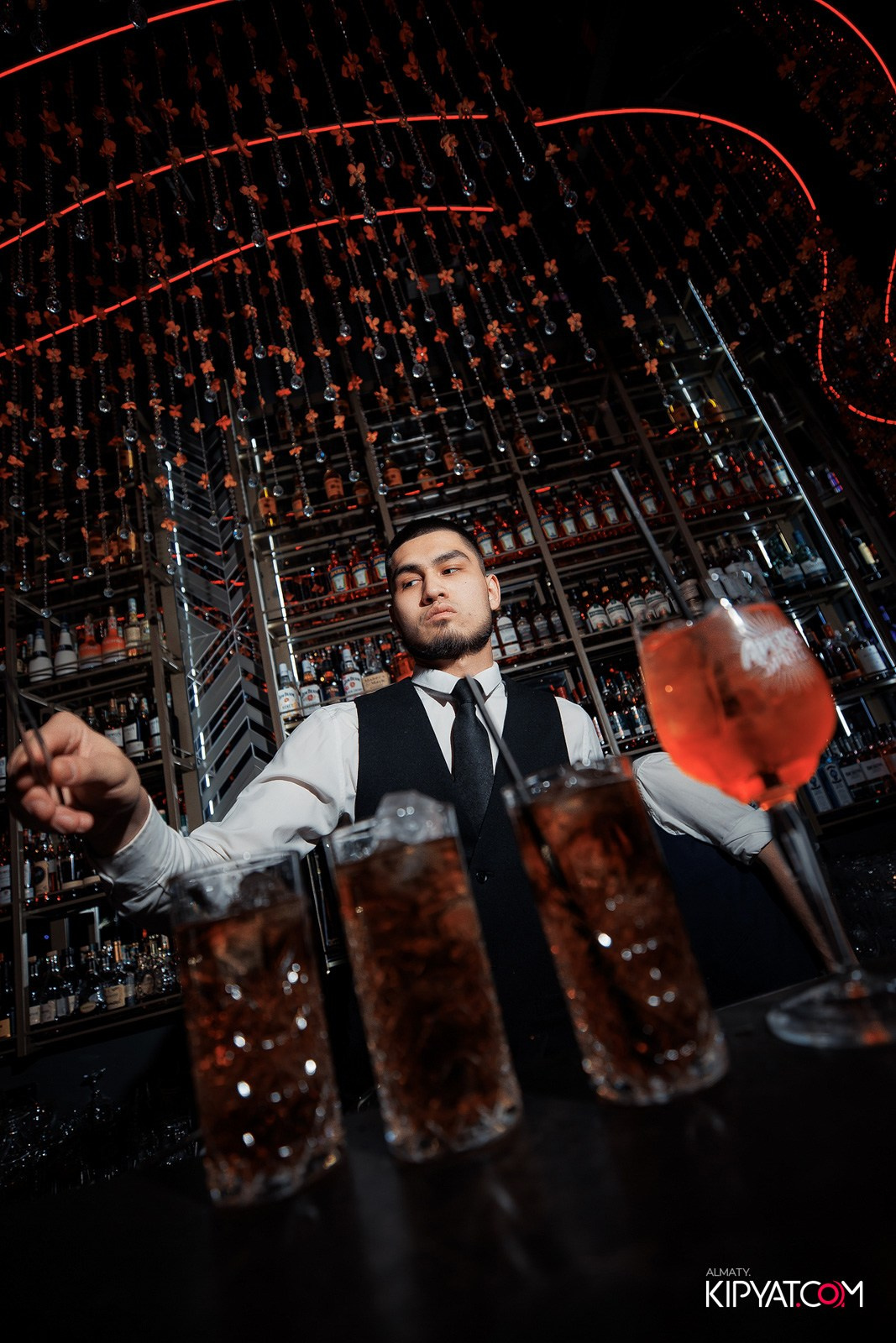 FRIENDS BAR & TERRACE. КИПЯТКОМ АЛМАТЫ!