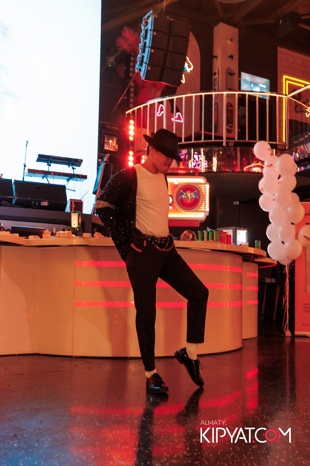 ПРЕЗЕНТАЦИЯ КНИГИ ВИКТОРА ЕЛИСЕЕВА. КИПЯТКОМ АЛМАТЫ!