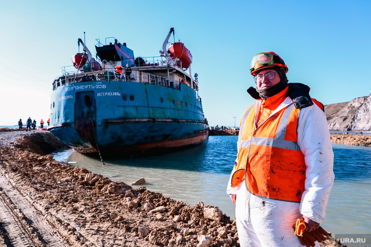 Разлив нефти в Чёрном море — 2025. Роман Наумов профессиональный фотограф