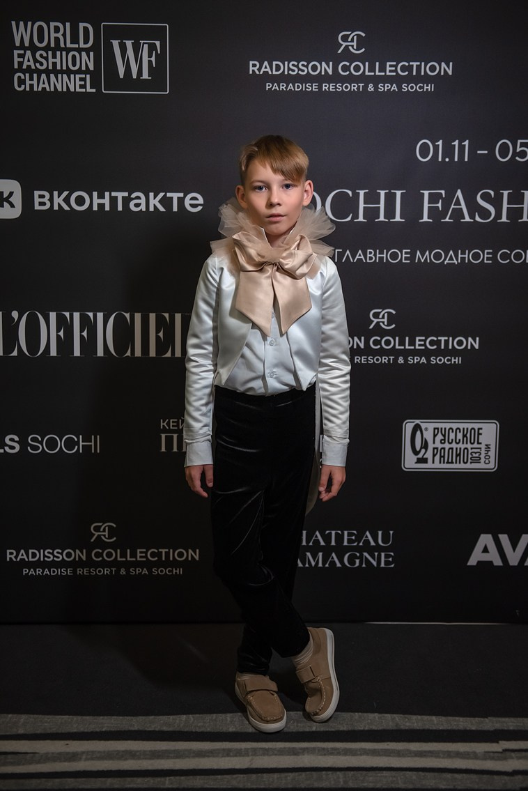 SochiFashionWeek2024 дизайнер Анохина Светлана. Семейный и коммерческий фотограф в Сочи Александр Бодунов