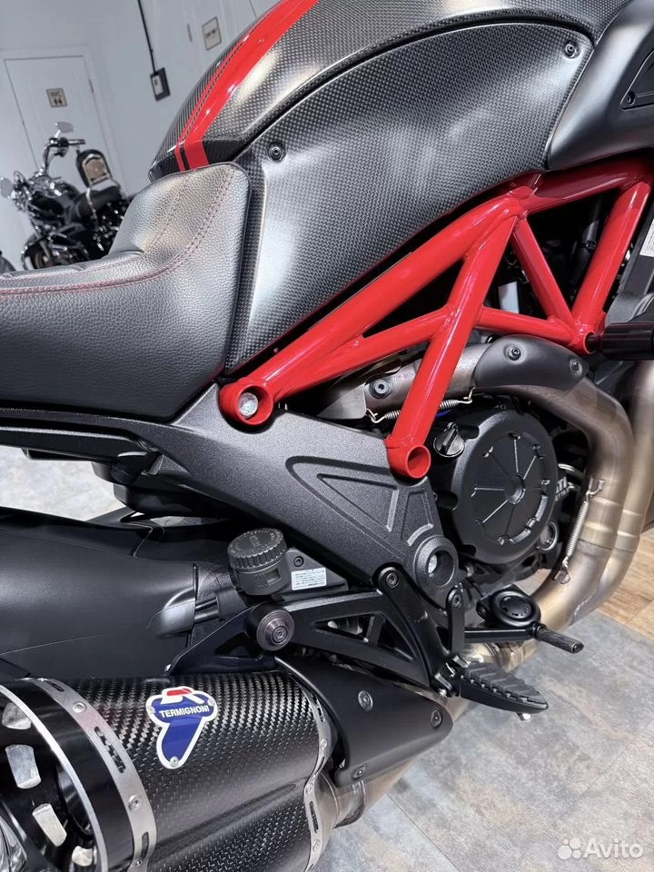 Купить 2016 Ducati Diavel Red Carbon — подробнее на сайте. Hello Davidson, Москва. Только хорошие мотоциклы…