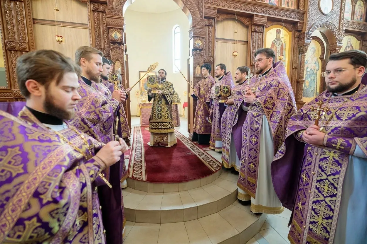 БЛАГОЧИННЫЙ СЕВЕРО-ЗАПАДНОГО ОКРУГА ПРИНЯЛ УЧАСТИЕ В АРХИЕРЕЙСКОМ БОГОСЛУЖЕНИМ В ХРАМЕ СВЯТИТЕЛЯ ТИХОНА ЗАДОНСКОГО. Саратовское Северо-Западное благочиние