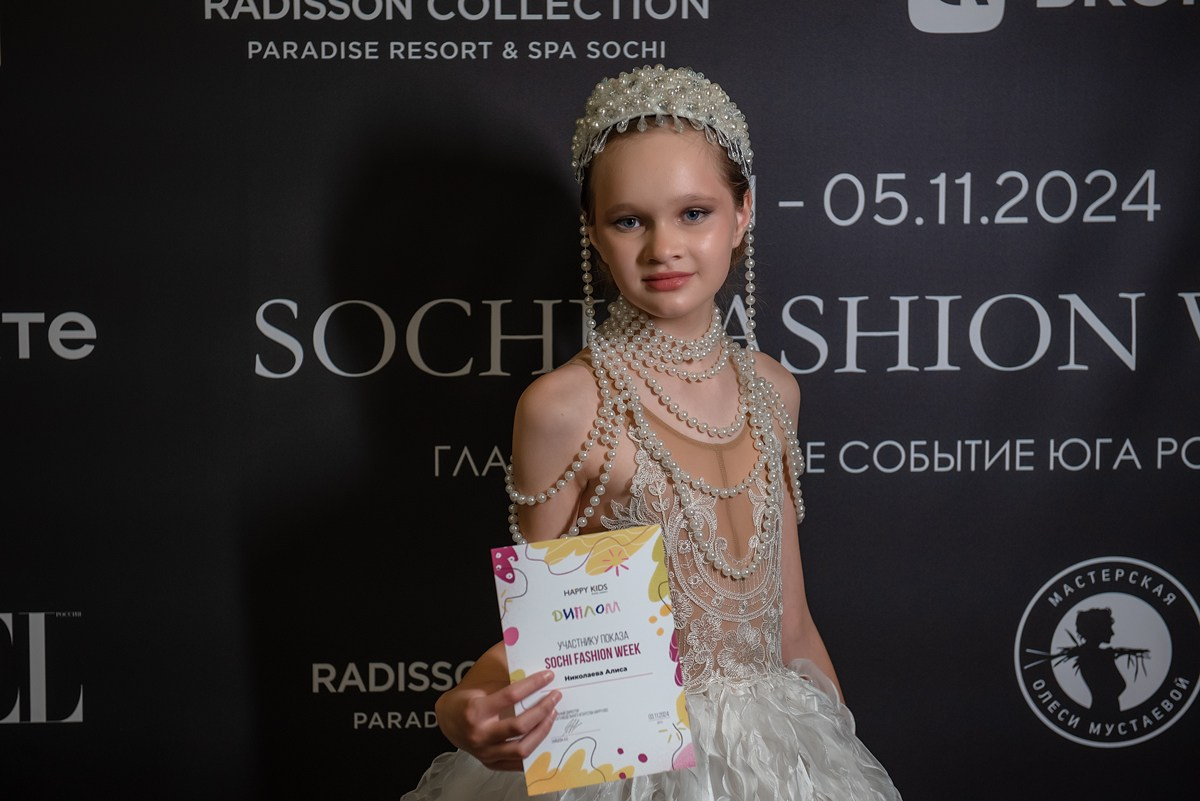 SochiFashionWeek2024 дизайнер Анохина Светлана. Семейный и коммерческий фотограф в Сочи Александр Бодунов