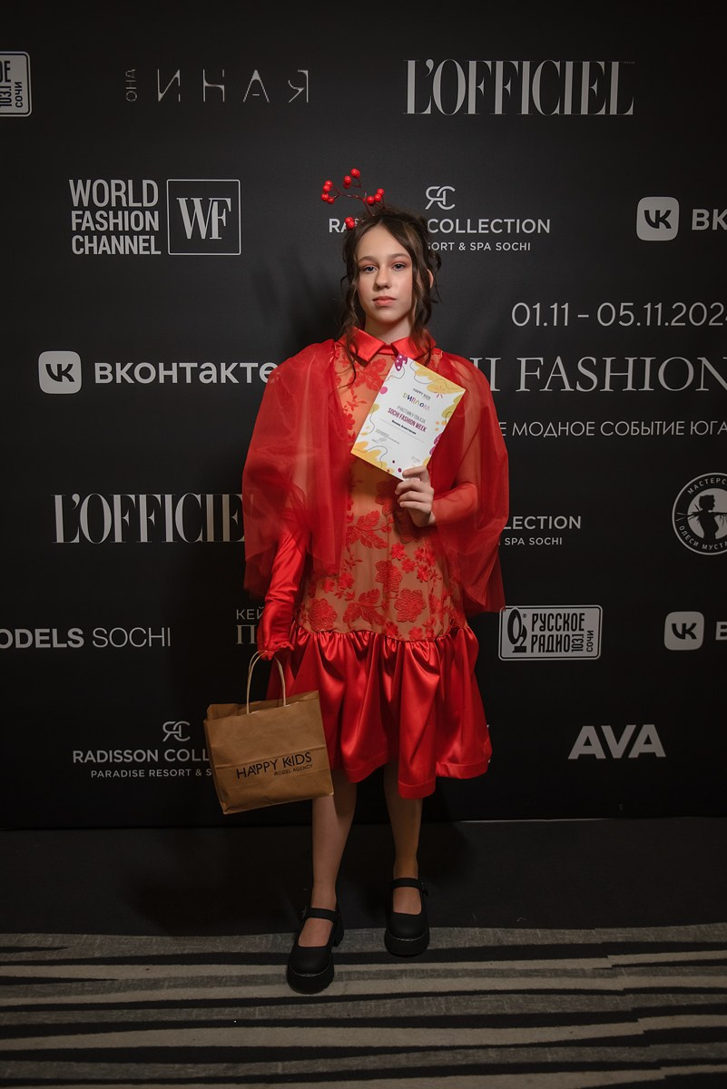 SochiFashionWeek2024 дизайнер Анохина Светлана. Семейный и коммерческий фотограф в Сочи Александр Бодунов
