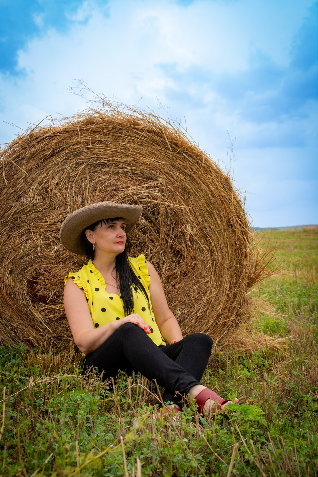 Фотосессия в тюках сена, в соломе. Елена Волкова семейный фотограф в станице Гостагаевской города-курорта Анапа