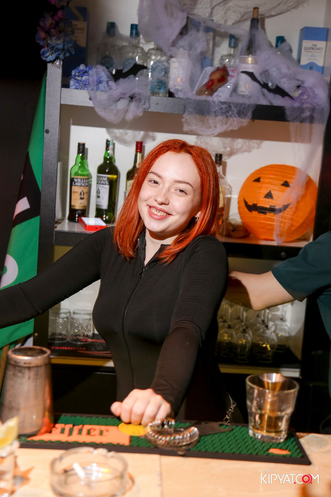 UYAT EMES BAR. КИПЯТКОМ АЛМАТЫ!