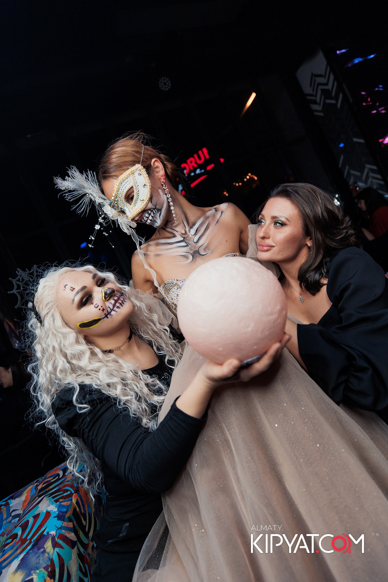 FRIENDS BAR & TERRACE. КИПЯТКОМ АЛМАТЫ! Фотосъемка мероприятий в Алматы