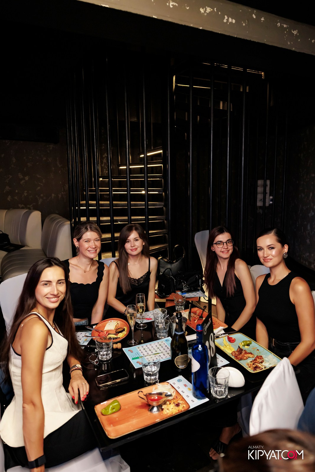 МУЗЫКАЛЬНОЕ ЛОТО В HIT RETRO. КИПЯТКОМ АЛМАТЫ!