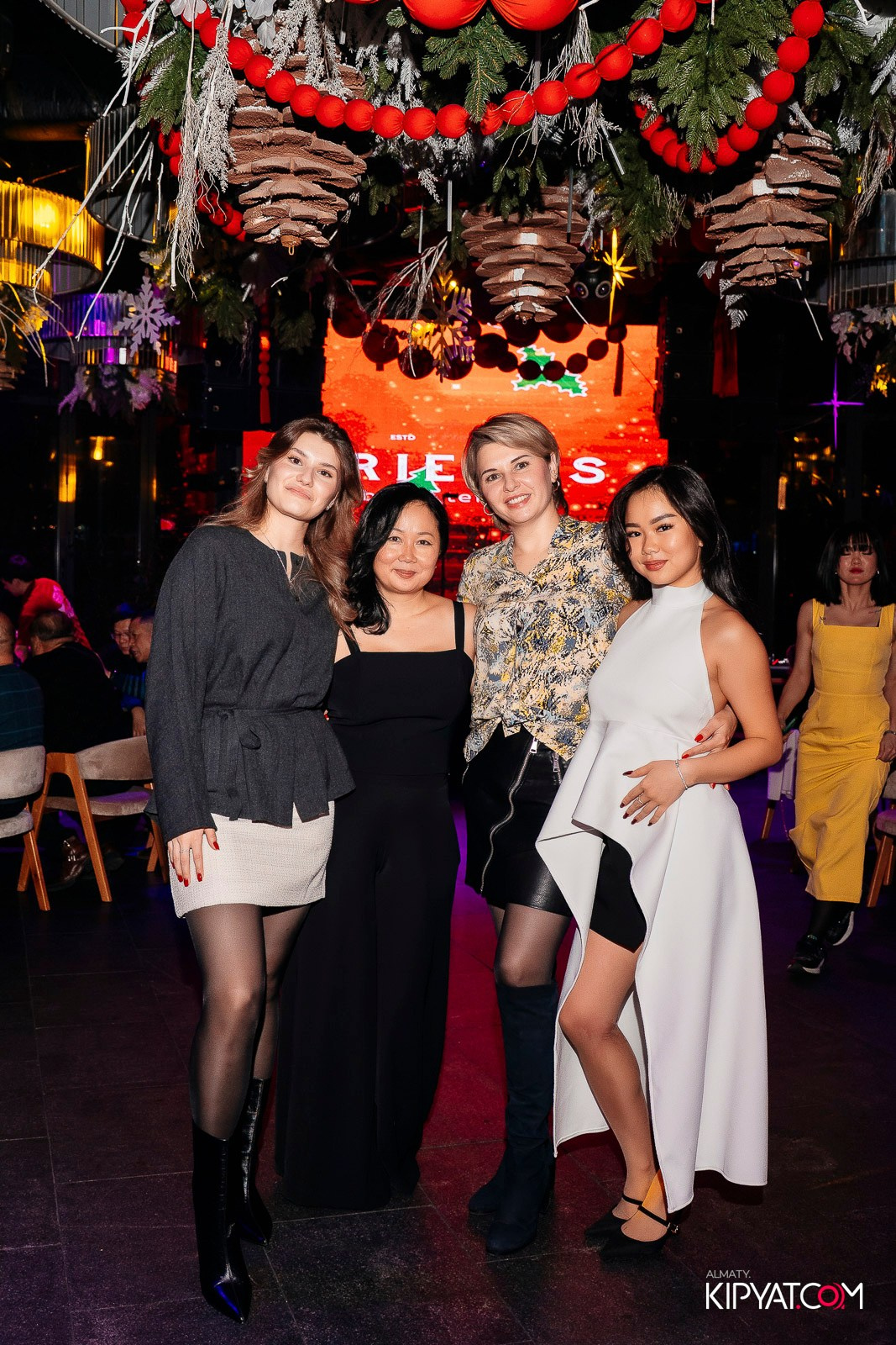 FRIENDS BAR & TERRACE. КИПЯТКОМ АЛМАТЫ! Фотосъемка мероприятий в Алматы