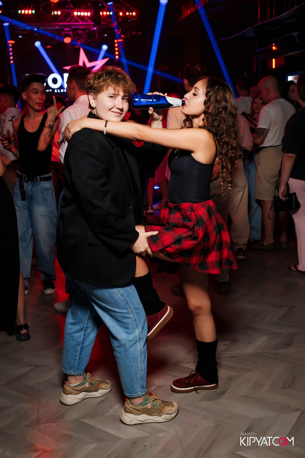 НОЧНОЙ КЛУБ ICON. КИПЯТКОМ АЛМАТЫ!