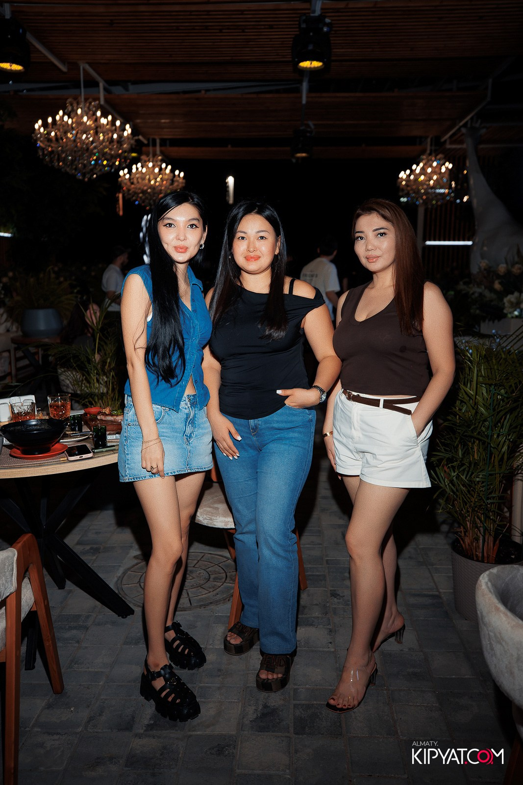 FRIENDS BAR & TERRACE. КИПЯТКОМ АЛМАТЫ!