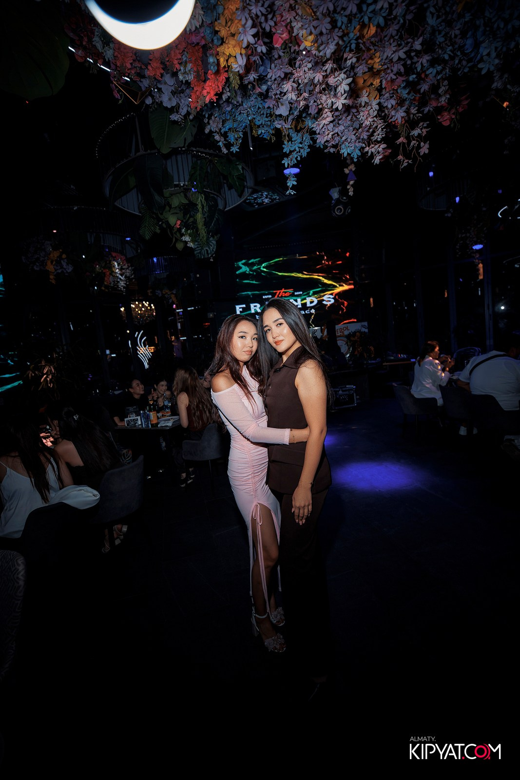 FRIENDS BAR & TERRACE. КИПЯТКОМ АЛМАТЫ!