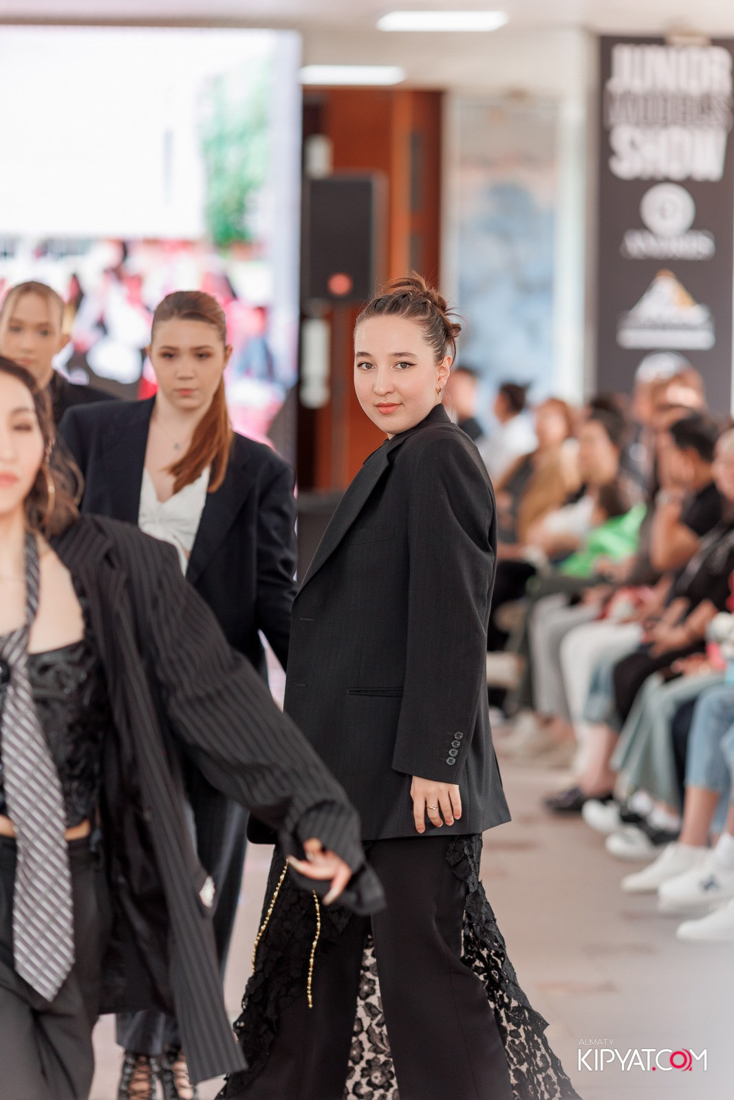 JUNIOR FASHION SHOW. КИПЯТКОМ АЛМАТЫ!