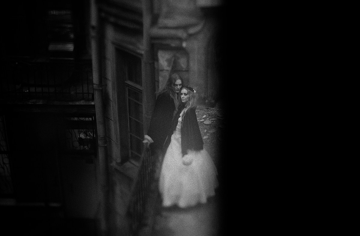 Свадебная фотосессия в стиле Готика. фотограф на свадьбу, стильные фото свадьбы, фотограф на свадьбу в спб, готическая фотосессия, правильные готы, стиль готика, готический фотограф спб, антуражная фотосессия, свадебное платье спб салон, костюм на свадьбу спб жених, платье невесты купить спб