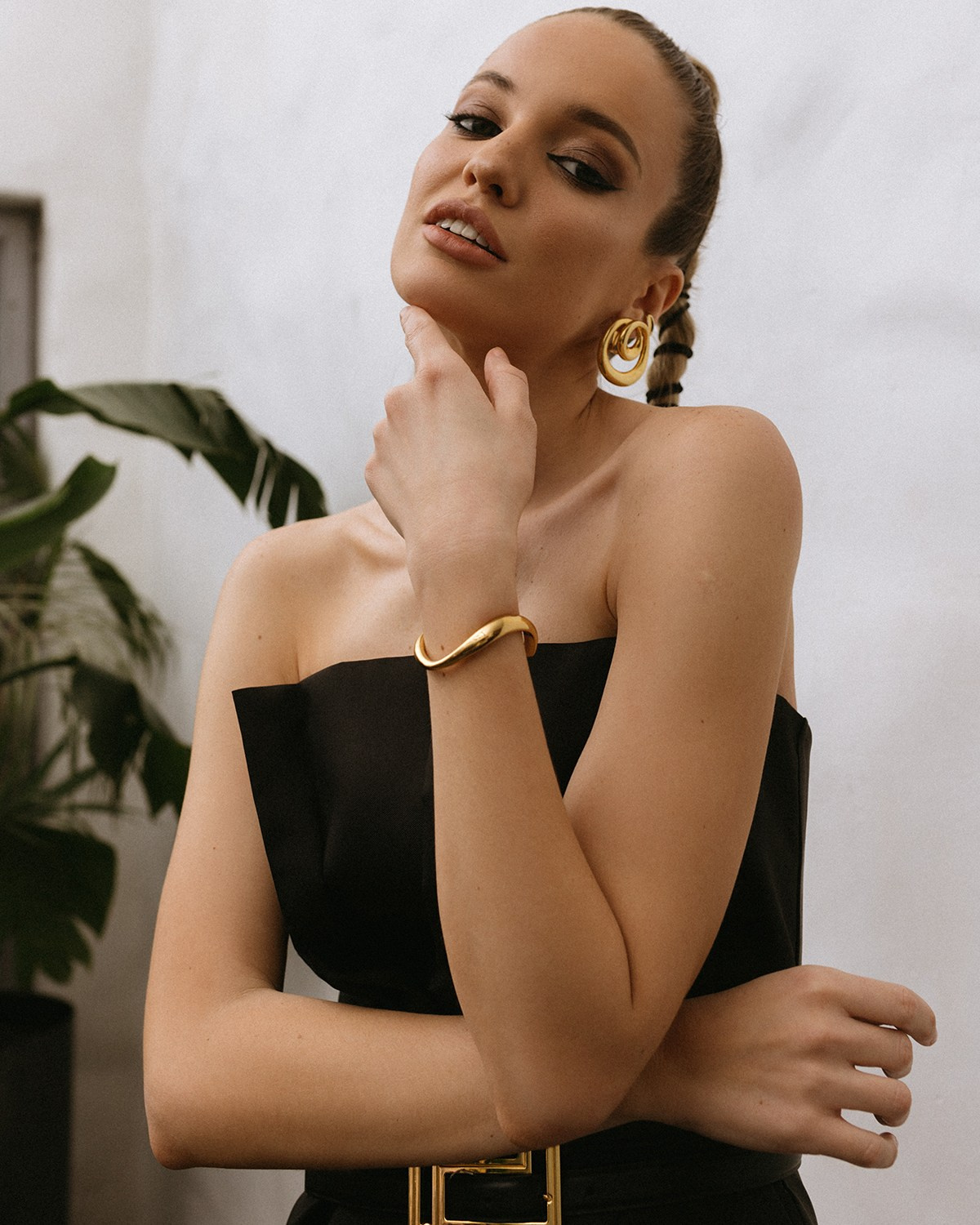 Профессиональная фотосессия в студии. Сестры Карабаза. Фотографы и ретушеры в Москве и Санкт-Петербурге