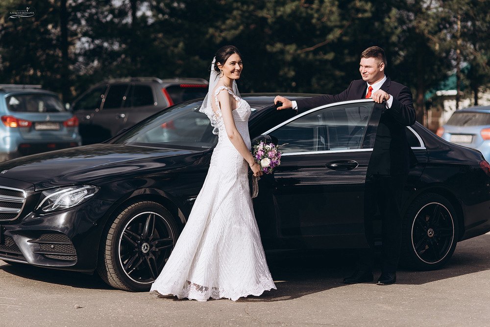 фото у машины невесты и жениха в Кимрах и Дмитрове