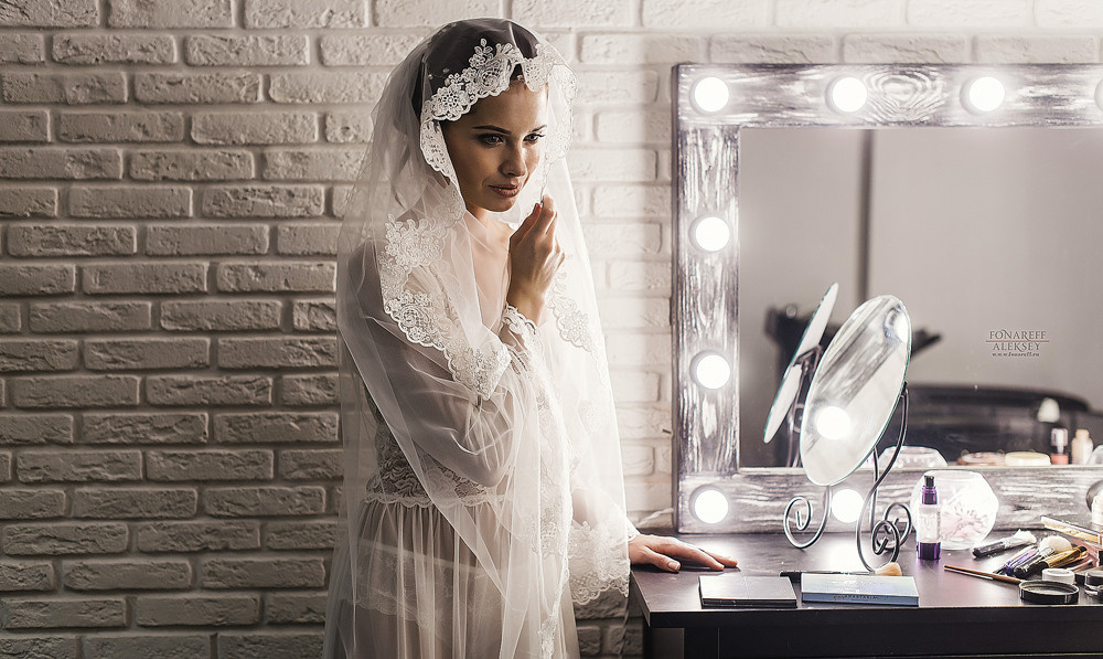 невеста в полупрозрачном платье