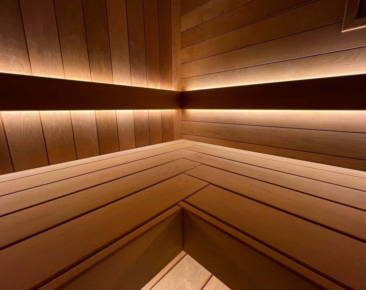 Роскошная парная в Касимово с натуральным камнем, можжевеловым панно, парящими полками и спинками, и главное- Атмосфера в новой облицовке. SaunaTopMasters