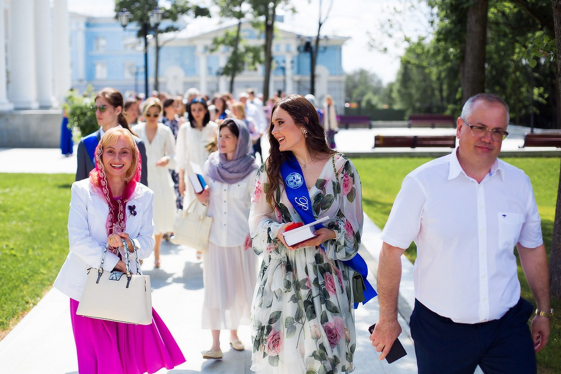 Выпускной в гимназии «Василиада». Репортажный фотограф Борис Геер