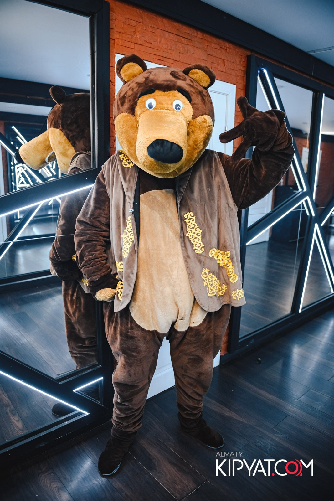 УХО И МЕДВЕДЬ НА САИНА. КИПЯТКОМ АЛМАТЫ! Фотосъемка мероприятий в Алматы