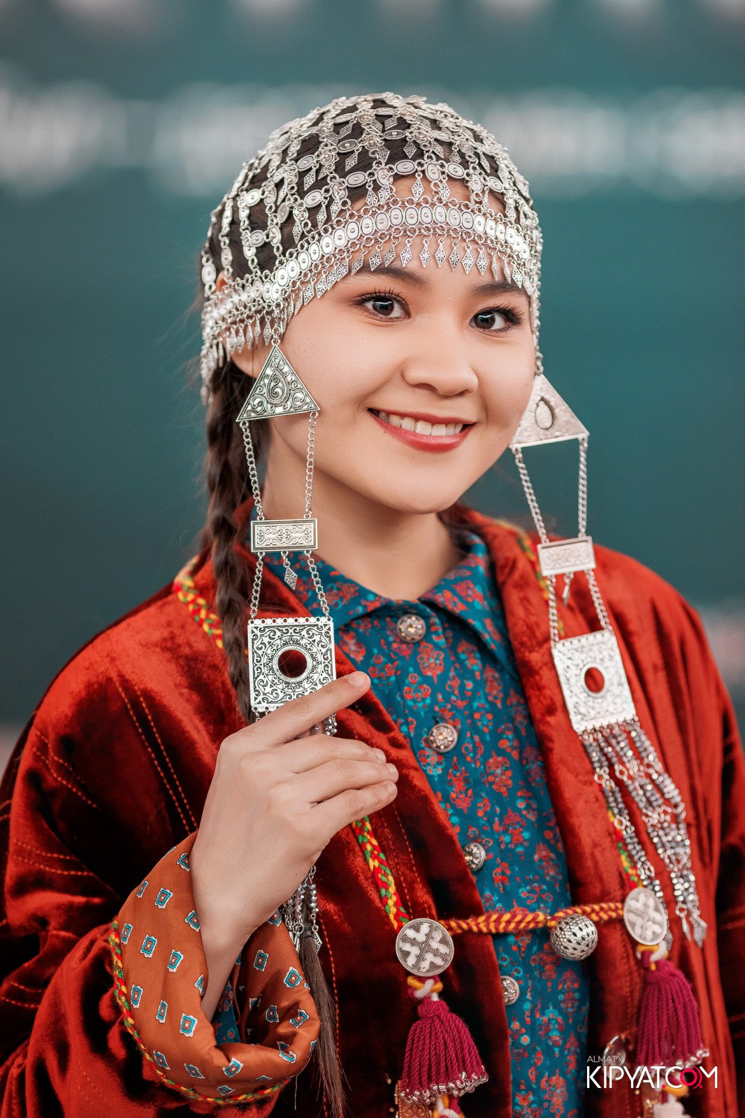 FASHION ПОКАЗ, КАЗАХСКОЙ НАЦИОНАЛЬНОЙ ОДЕЖДЫ. КИПЯТКОМ АЛМАТЫ!