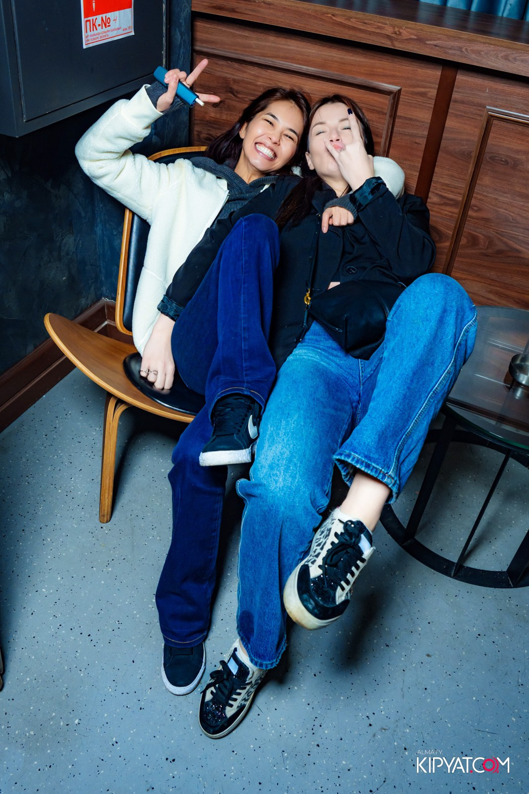 LAUREATE KARAOKE HALL. КИПЯТКОМ АЛМАТЫ!