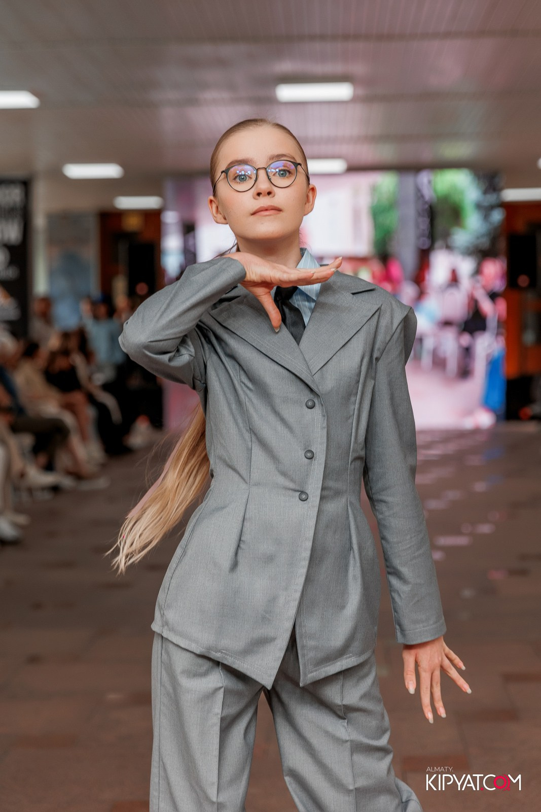 JUNIOR FASHION SHOW. КИПЯТКОМ АЛМАТЫ!