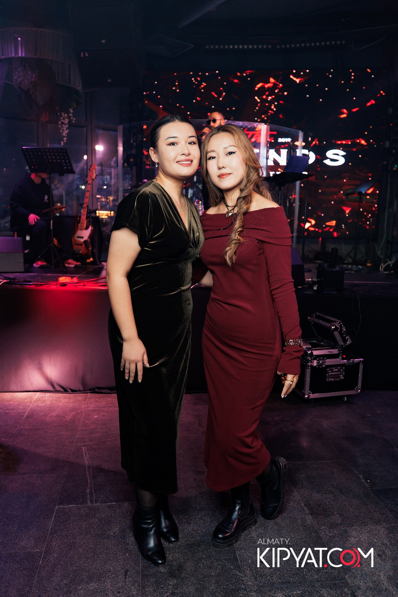 FRIENDS TERRACE & BAR. КИПЯТКОМ АЛМАТЫ!