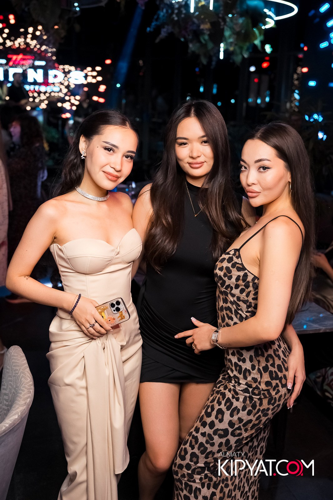 FRIENDS BAR & TERRACE. КИПЯТКОМ АЛМАТЫ!